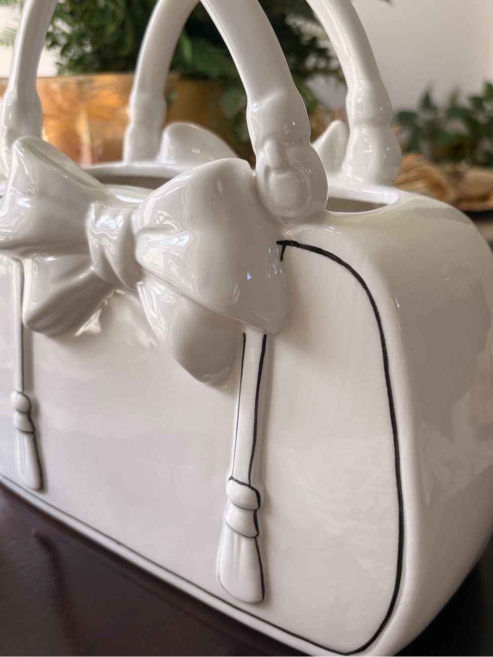 LAST ONE!!Hand-Painted Ceramic Bow Accent White Women's Bag Décor-Large 10”x 10” - Picture 8 of 9